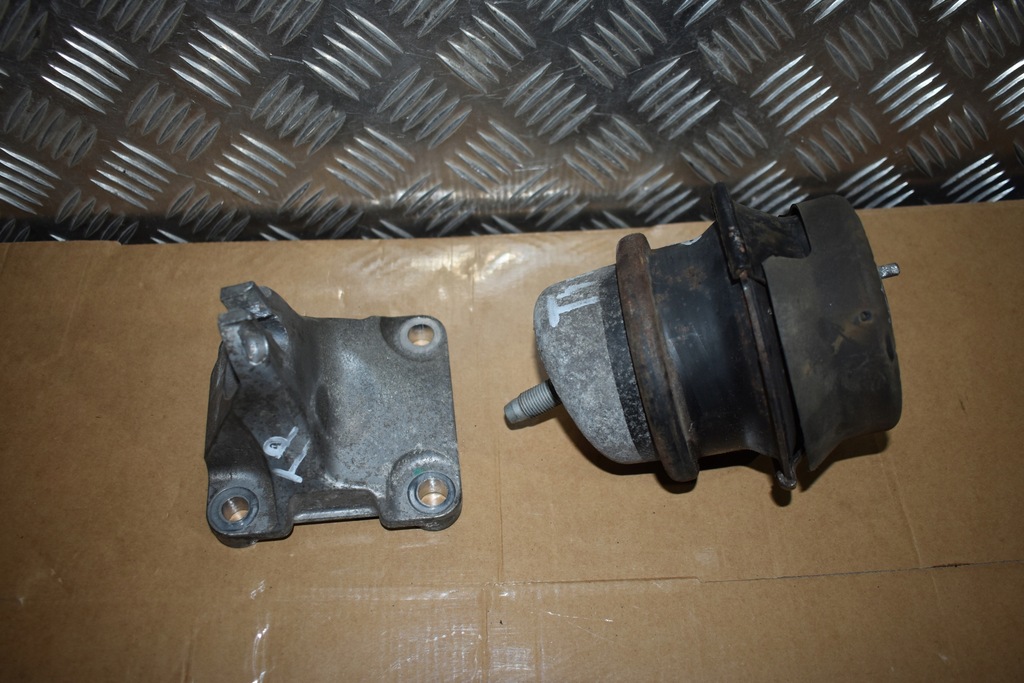 фото №1, Idealna подушка кронштейн коробки передач правая nissan gt-r r35 1