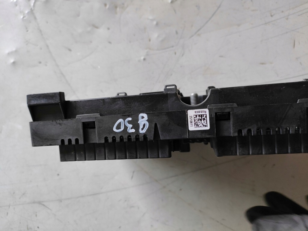 Bmw g30 коробка предохранителей 6837091 Недорого
