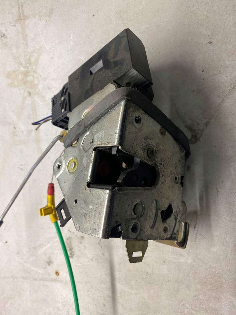 фото №1, Bmw e39 замок двері правий задня задній 4 pin 8166246