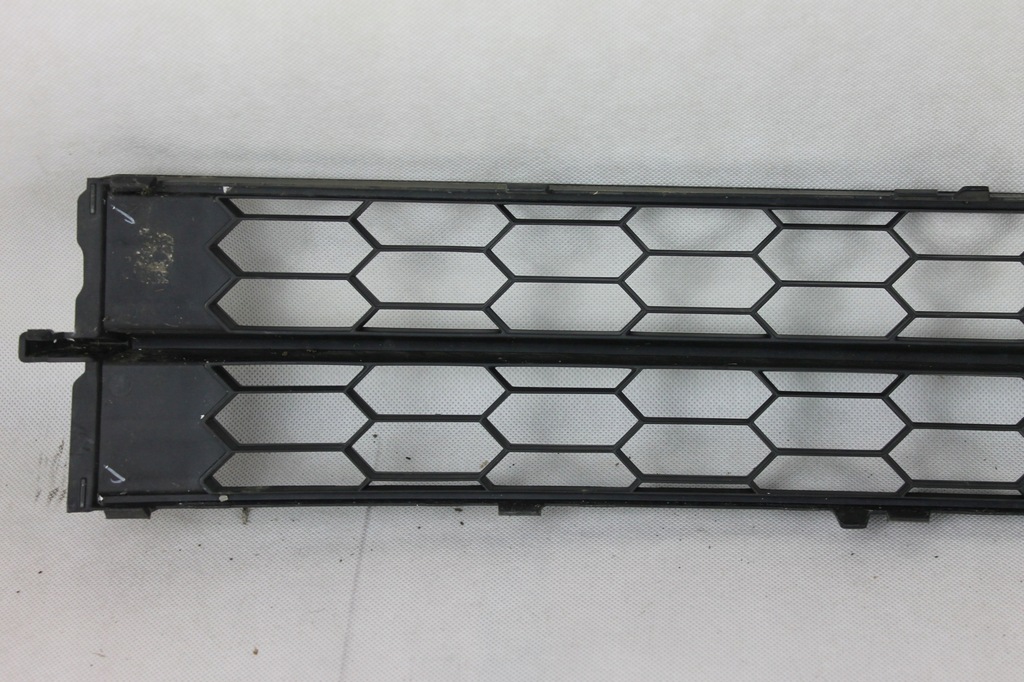 фото №12, Решётка средняя бампера перед skoda rapid