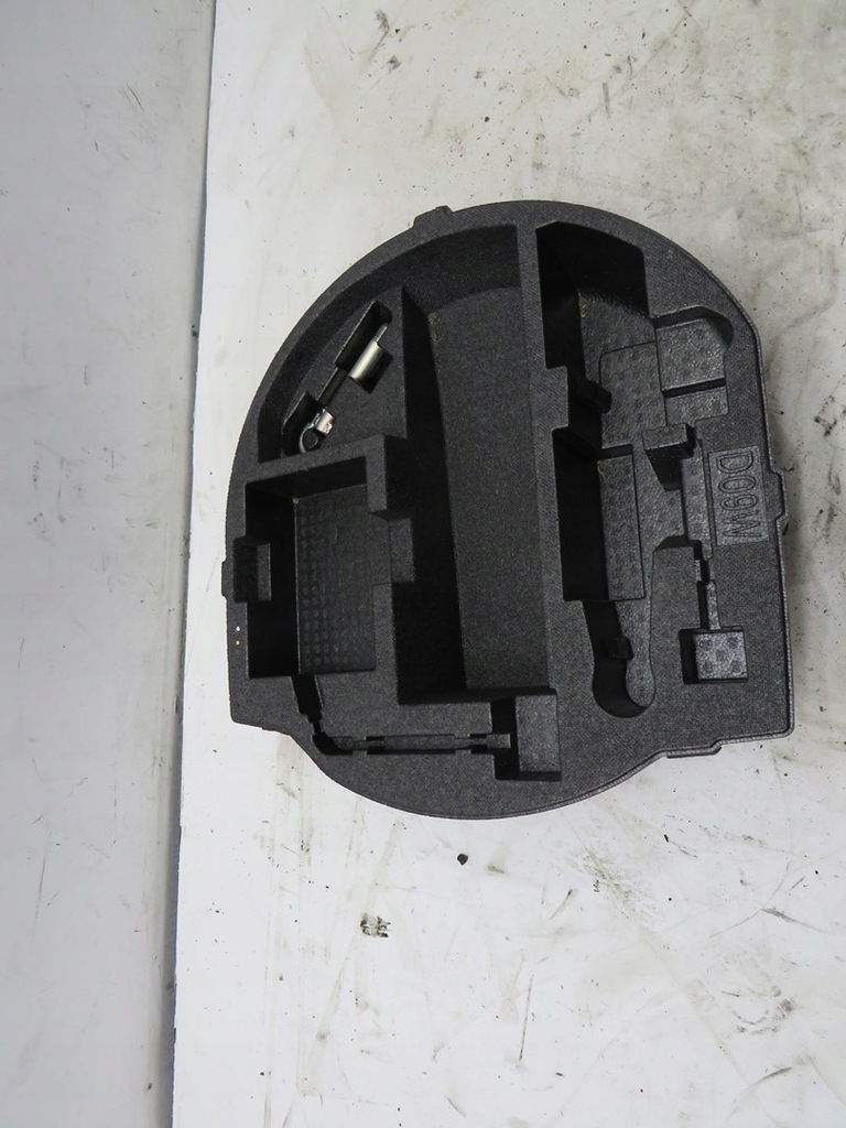 фото №1, Вкладиш багажника колеса mazda 2 dj