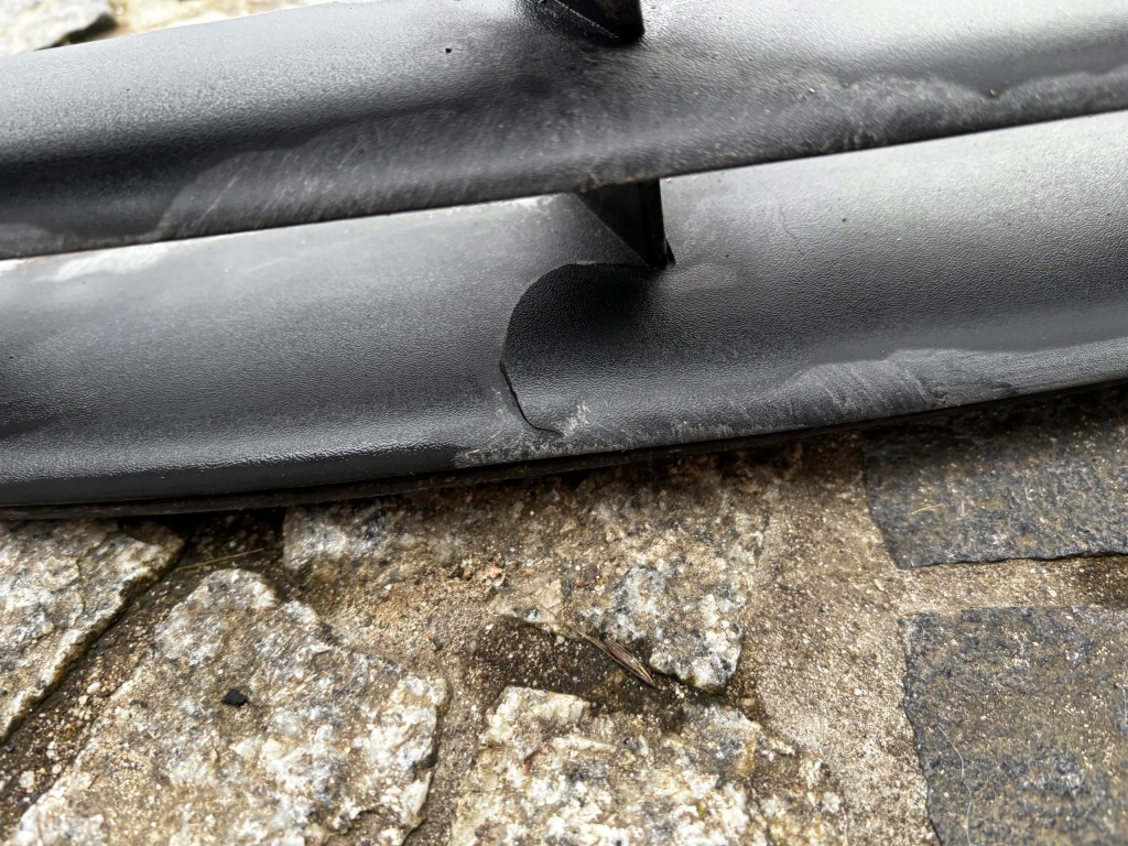 Opel meriva b 2 ii решётка средняя бампера перед 13329274 оригинал Оригинал