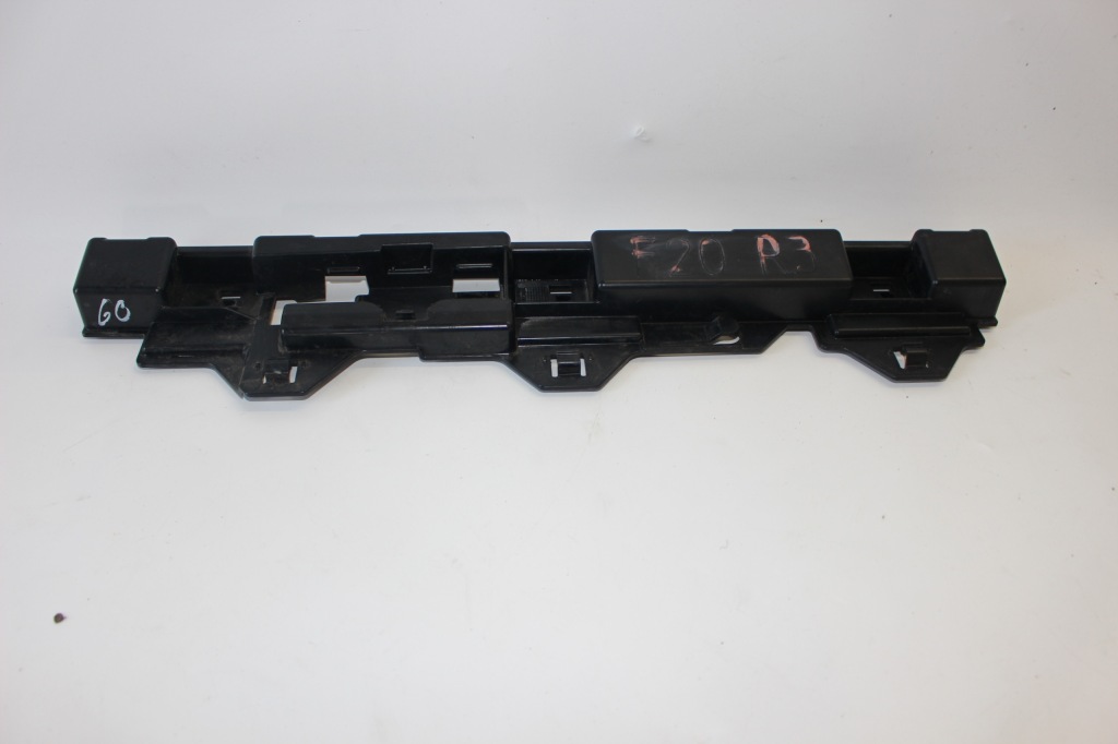 фото №1, Направляющая кронштейн накладки порога bmw f20 7240916