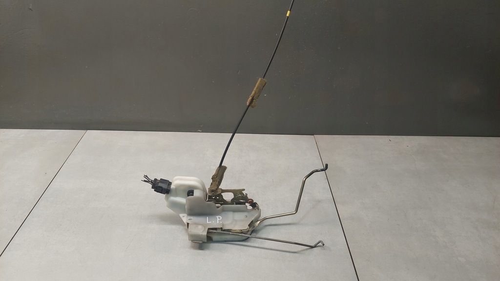 фото №1, Замок дверь левый перед space wagon iii 2.4 gdi