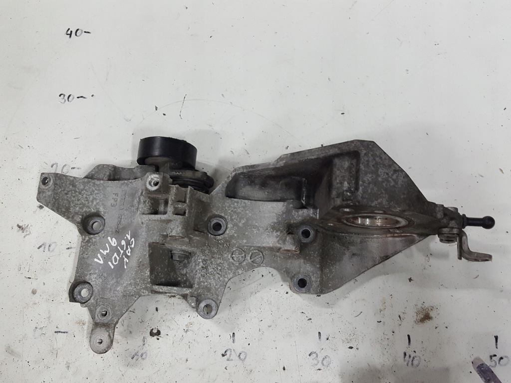 Купить Volkswagen оригинальный номер 03l903143k кронштейн генератора