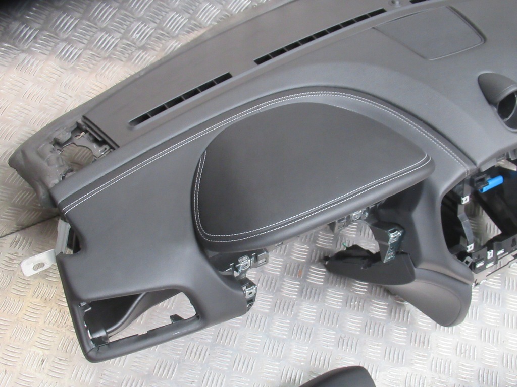 фото №11, Maserati ghibli приборная панель консоль подушка безопасности подушки безопасности ремни кожа белый nic orginal