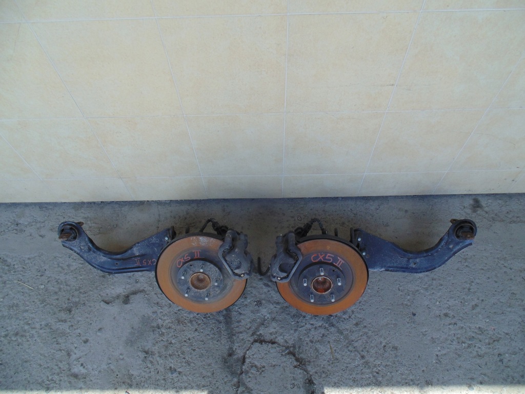 фото №1, Поворотный кулак правая левая mazda cx5 ii 17r.