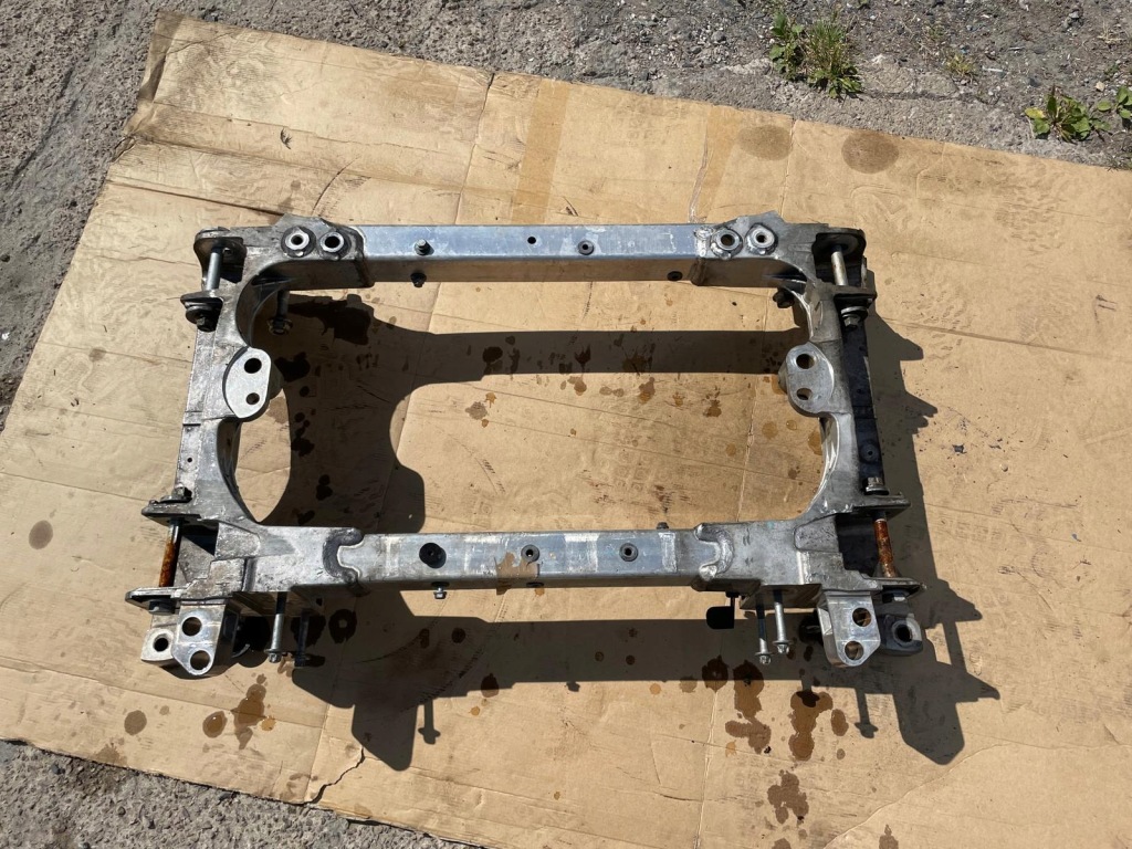 Maserati ghibli quattroporte підрамник підрамник поперечина перед 670001450 670001453 Зі Шроту