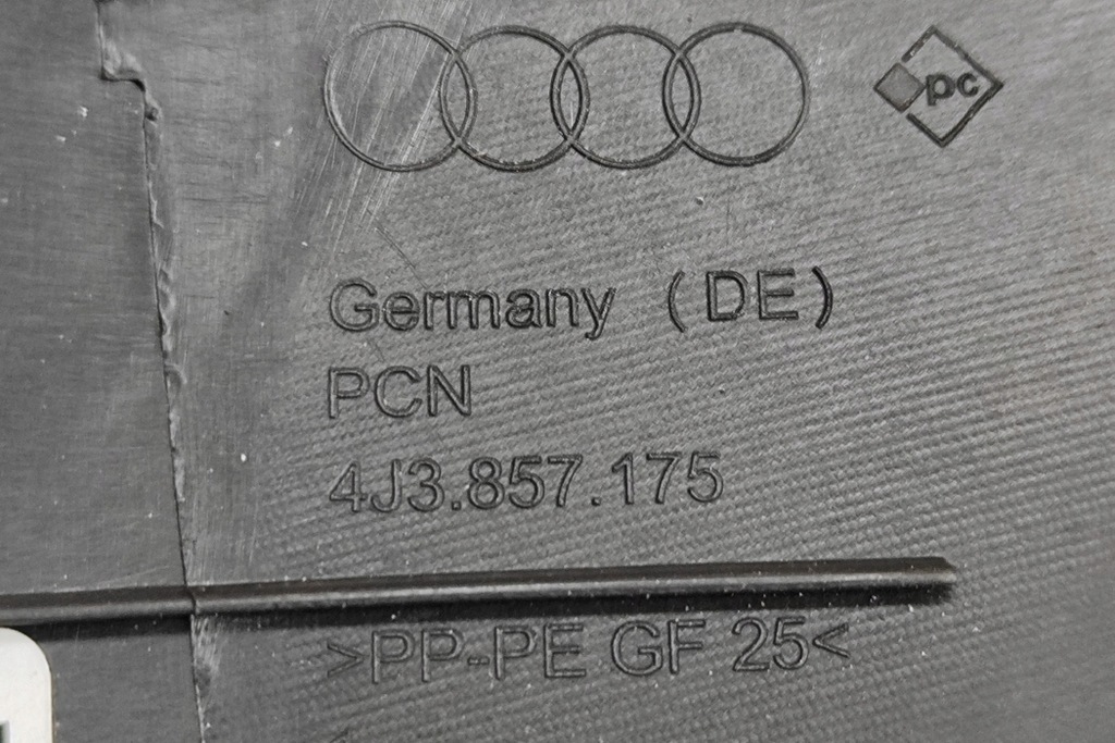 фото №7, Audi e-tron gt приборная панель приборная левая сторона молдинг отделочная 4j3857175