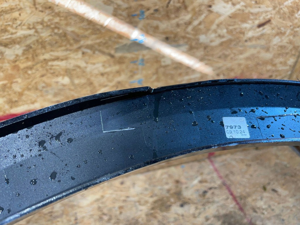 Ford capri ev electric 24- молдинг накладка на крыло правый задний  задняя Доставка