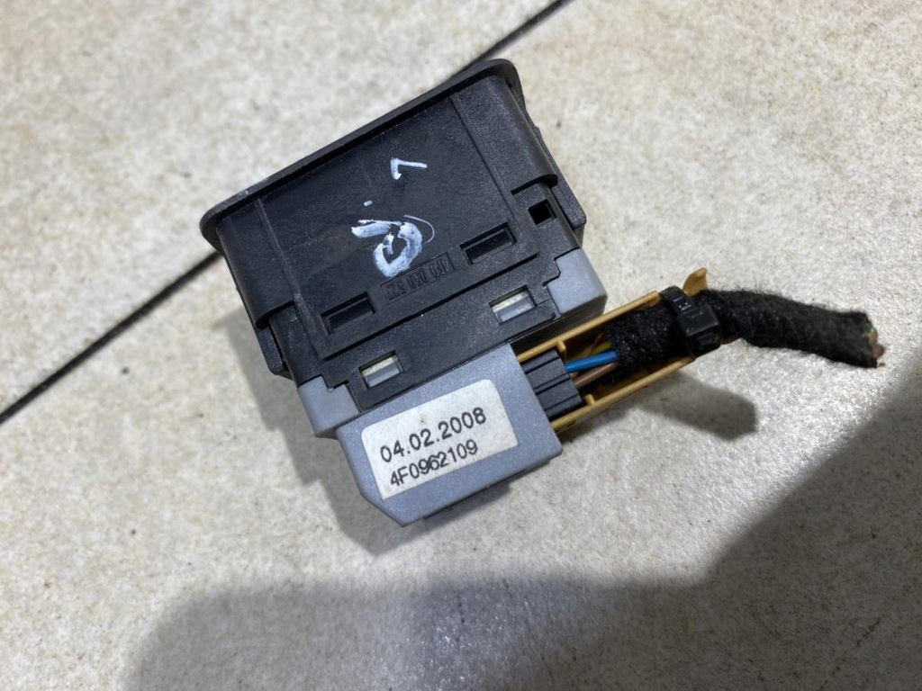фото №3, Выключатель сигнализация audi q7 4l 4f0962109