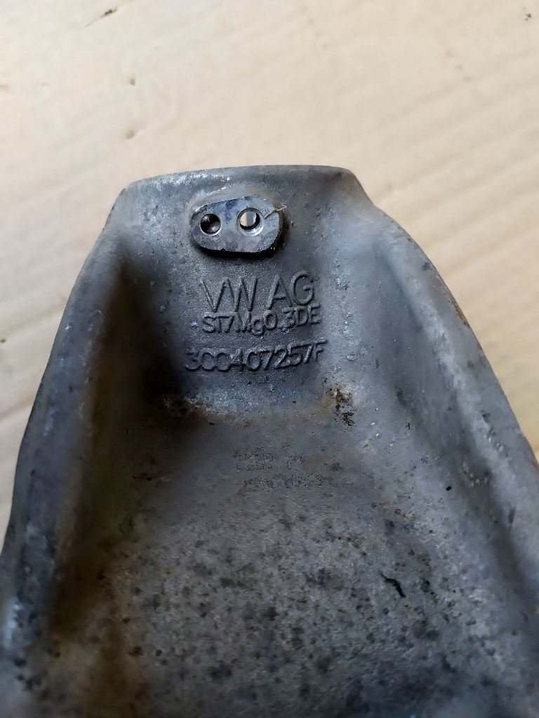 фото №4, Поворотний кулак лівий перед 3c0407257f passat b6