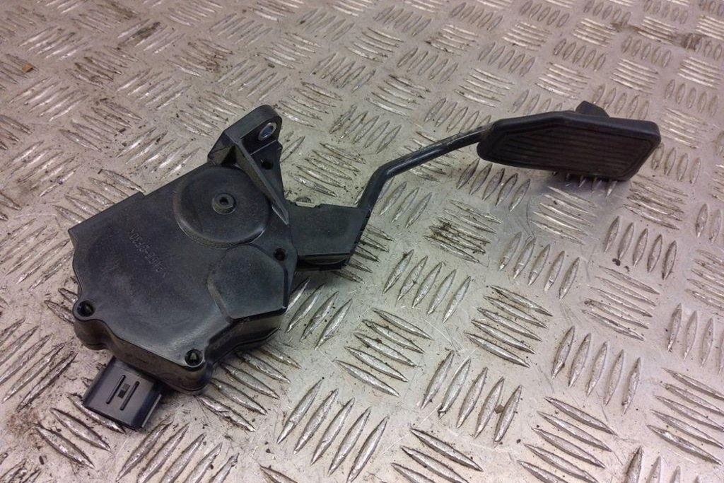 фото №8, Педаль газу toyota prius _w3_ 7811047010 1.8l 2014