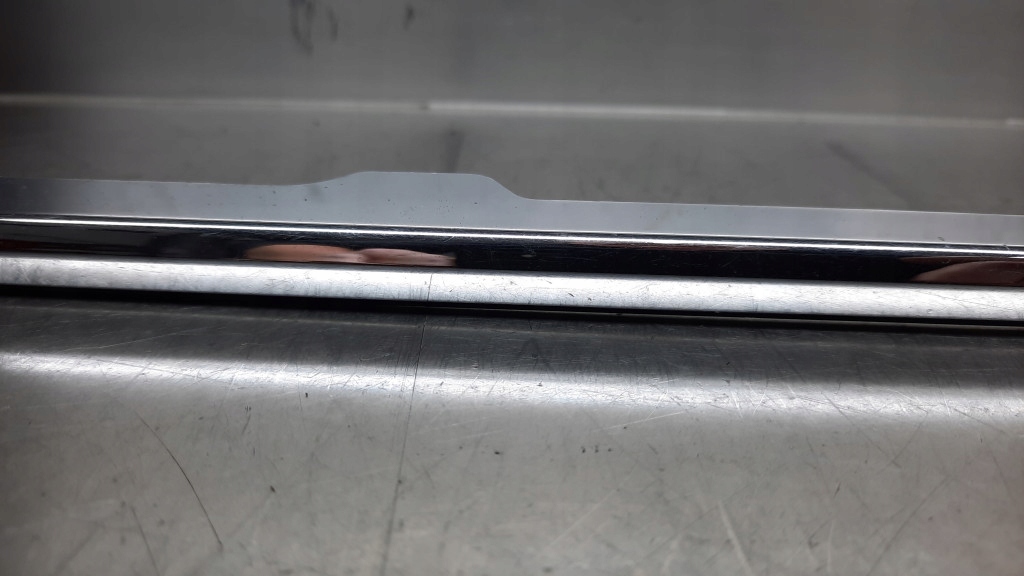 фото №5, Молдинг декоративная крышки задняя 30784236 volvo s80 ii 07-16r