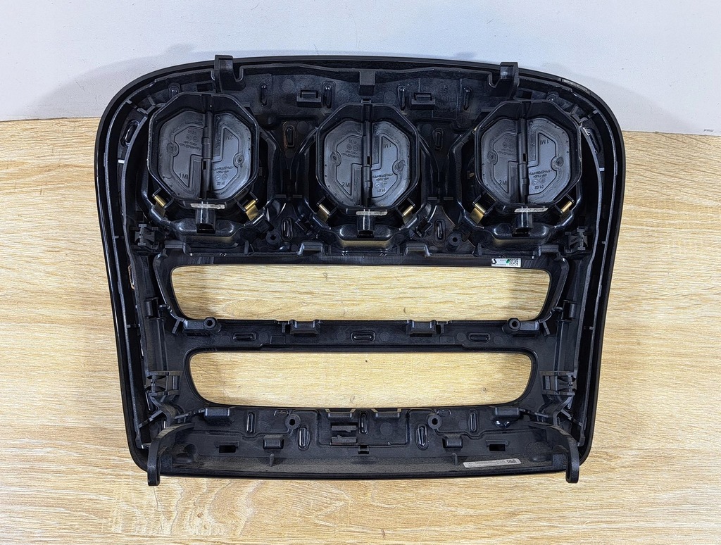 фото №5, Mercedes w205 панель решётка решётки обдув середина средний a2056805707