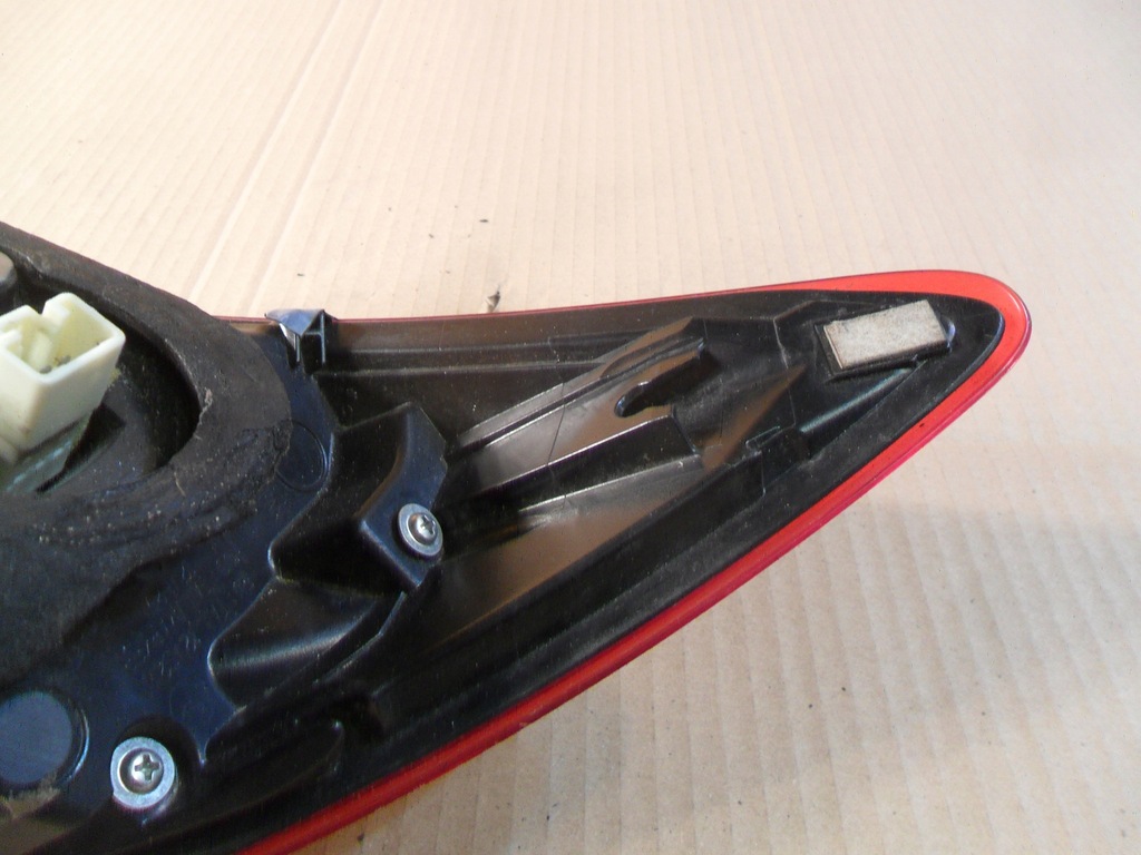 фото №10, Mazda 3 лампа задняя правая w крыло 220-41981