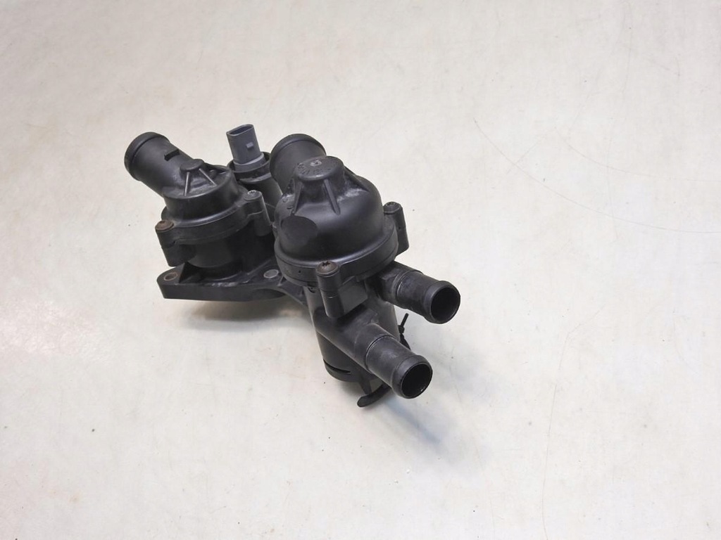 фото №8, Корпус термостата vw golf v plus 1.6 fsi 03c121026h