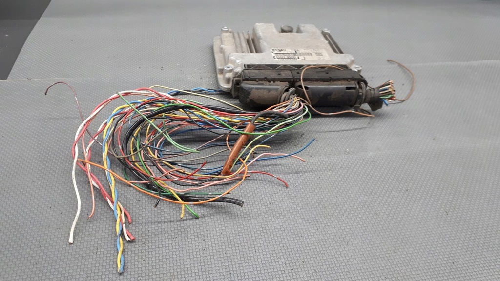 фото №1, 0281012323 бортовий комп'ютер toyota yaris ii 1.4 d