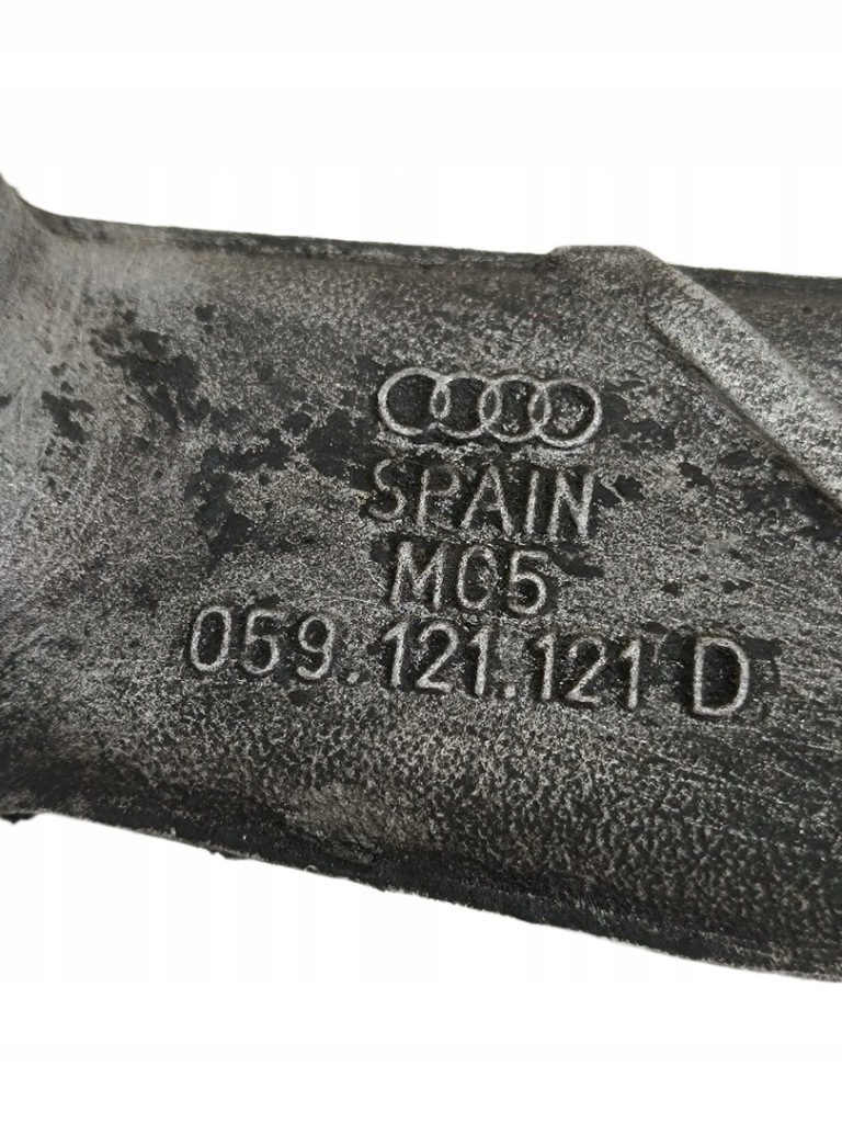 Купити Частина металева audi 059121121d оригінальний komponent вживаний стан добрий