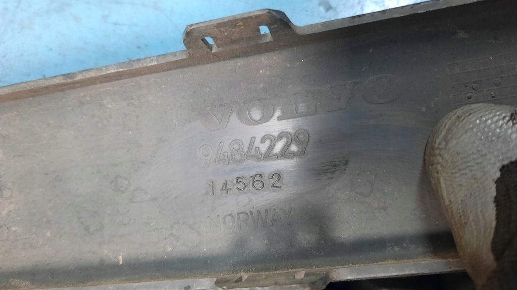 фото №8, Молдинг средняя бампера перед volvo s60 i 00-04r