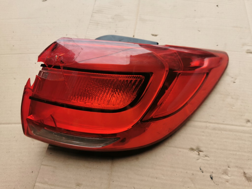 фото №1, Kia sportage iii лампа правая задняя повреждённая