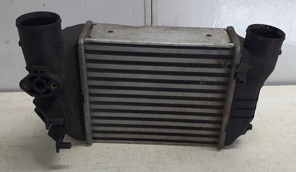 Купити Інтеркулер лівий audi a4 b6 b7 1.8t 8e0145805d