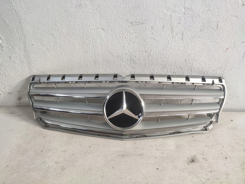 фото №1, Mercedes w246 2013 решётка радиатора решётка радиатора радиатора хром