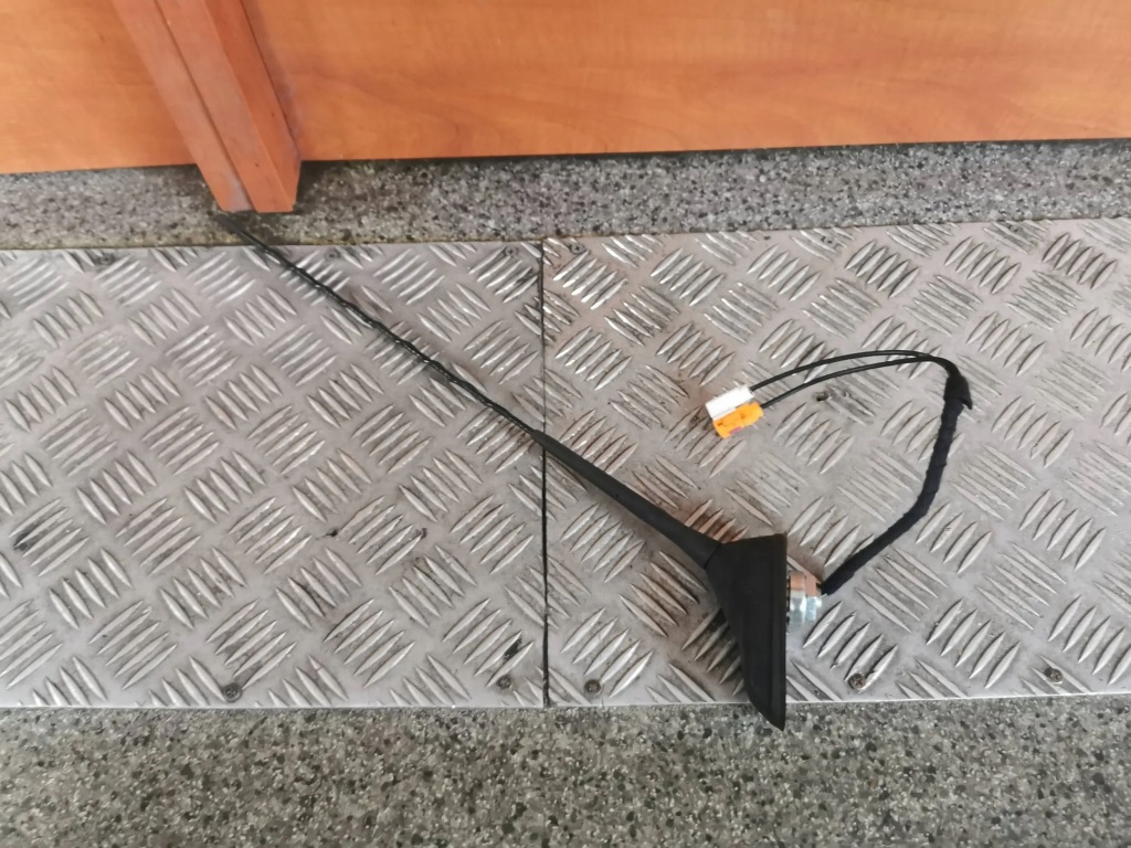 фото №1, Антенна peugeot 2008 оригинальный номер 9804058080