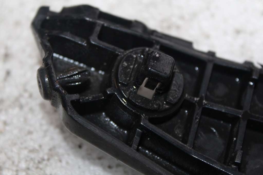 фото №10, Toyota auris h b e15 04.10 - 09.12 кронштейн бампера направляющая левый