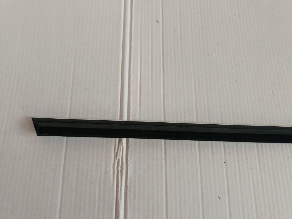 Молдинг ущільнювач двері перед лівий a1567250182 mercedes x156 gla Недорого