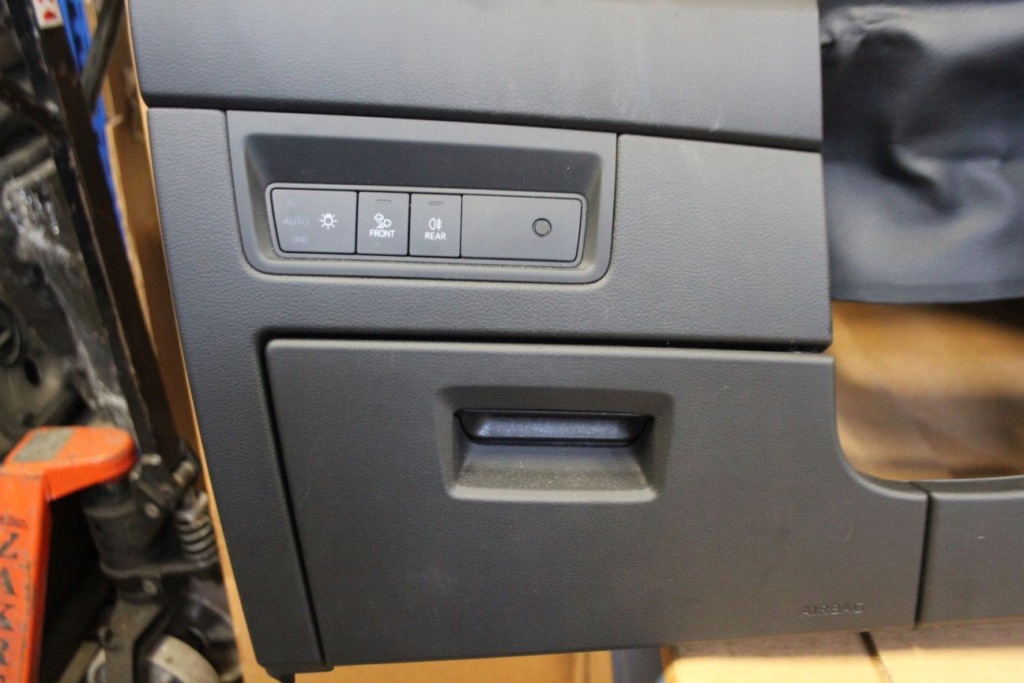 Приборная панель приборная vw touareg iii 761857003ft kompl Цена