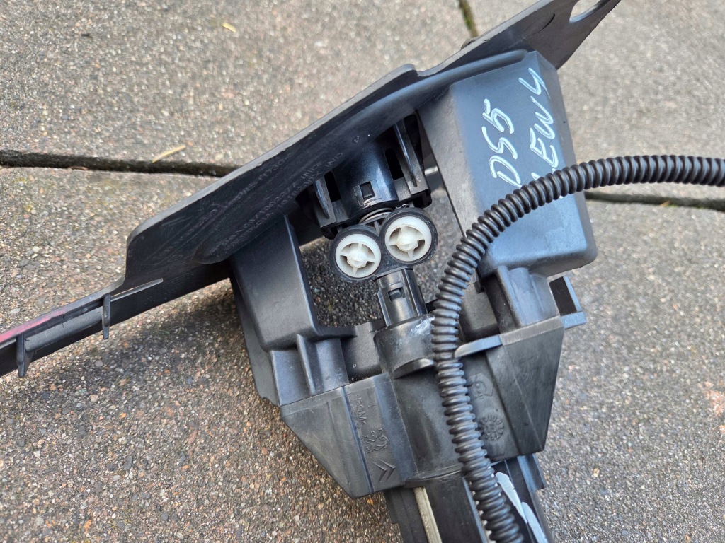 фото №4, Citroen ds5 омивач фара лівий + кронштейн комплект 9671892277