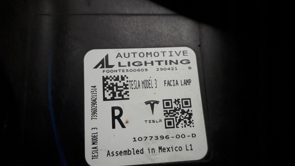 Tesla 3 протитуманна фара led drl правий 1077396-00-d Зі Шроту