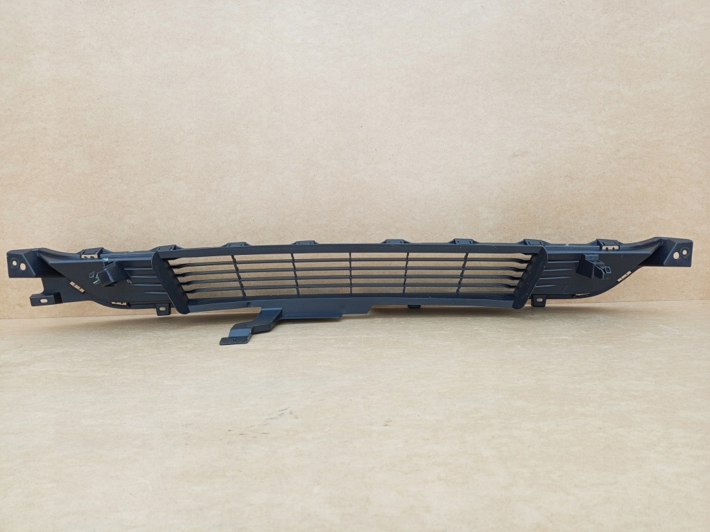 Tesla model y рестайлінг  25- решітка нижня бампера перед 1983889-00-d 193288300c= Оригінал