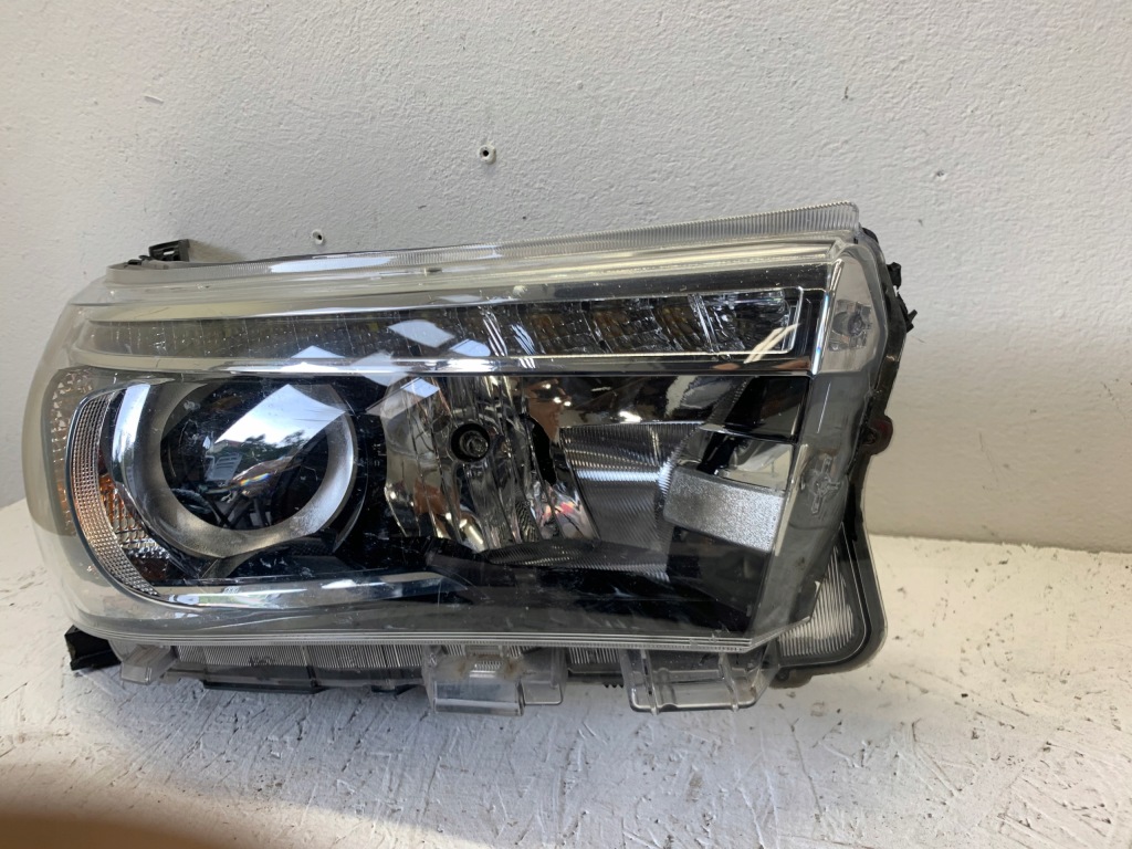 фото №4, Правая лампа перед toyota hilux 8 viii led
