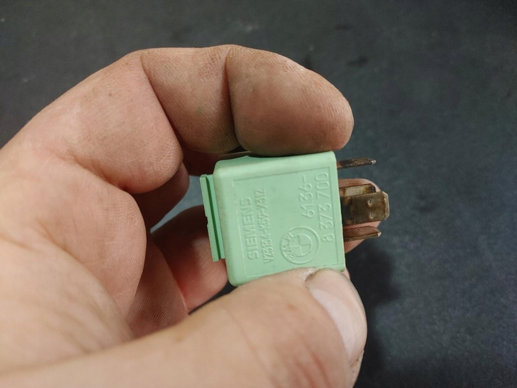 Bmw e39 2.5 бензин оригинальный номер bmw реле зелёный 61368373700 оригинал Недорого