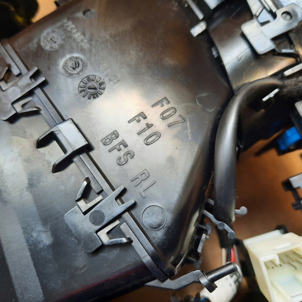 фото №8, Bmw f07 5 gt середній впуск повітря консолі 9142593