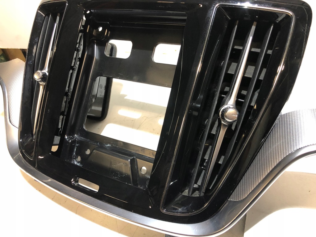 фото №7, Volvo v60 ii рамка навигации накладки воздуховоды хром декоры приборная панель панель