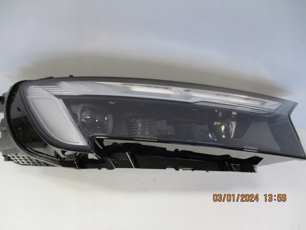 фото №8, Лампа права full led audi q7 4m0941012d