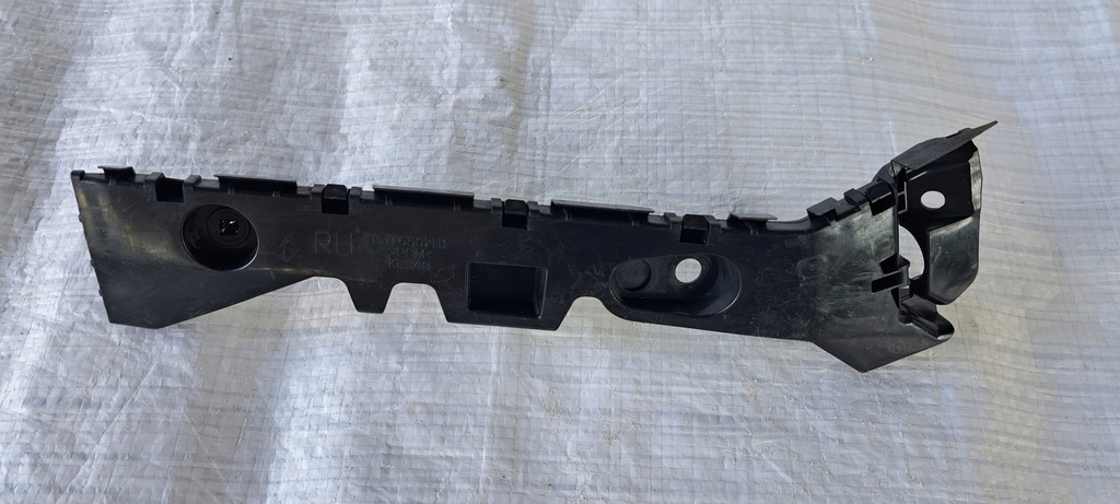 фото №1, Mazda 3 напрямна бампер правий задня bjt6502h1