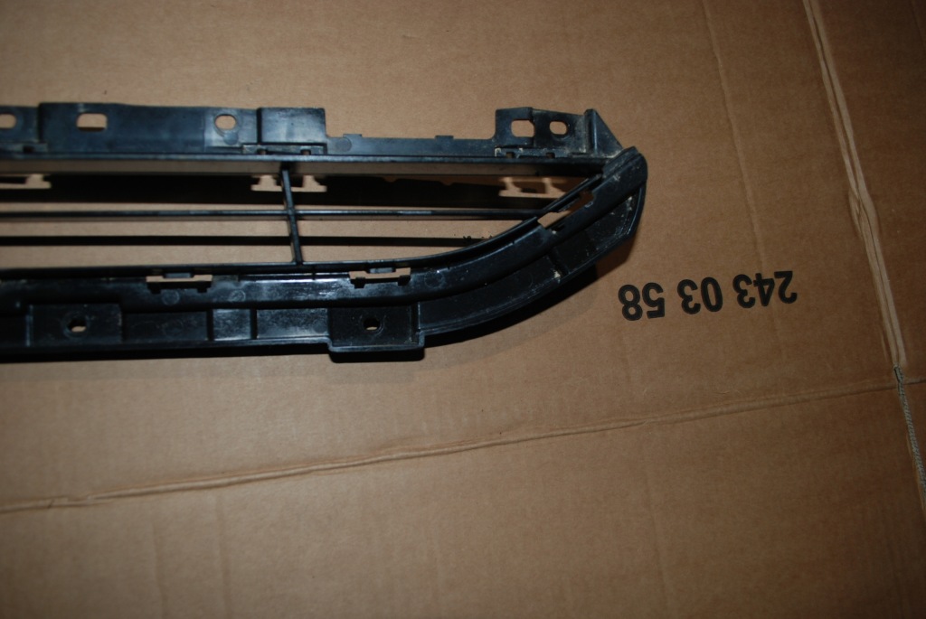 Audi q3 sq3 lift 8u0 решітка бампера перед середня 8u0807683c Доставка