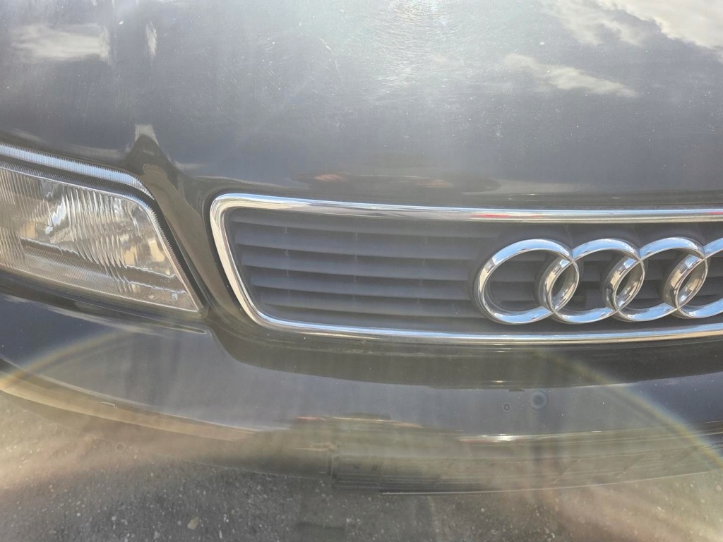 Audi a4 b5 96- капот крышка двигателя с решётка код лакокрасочного покрытия ly9b с Разборки