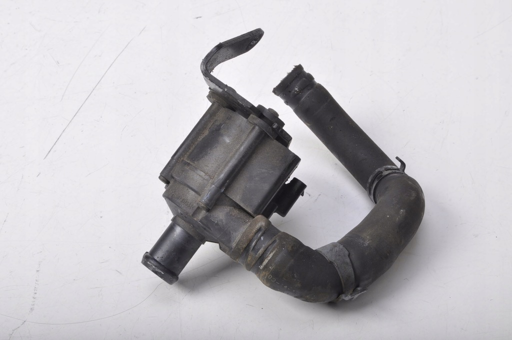 фото №1, Audi a4 b9 насос wody 04l965559a