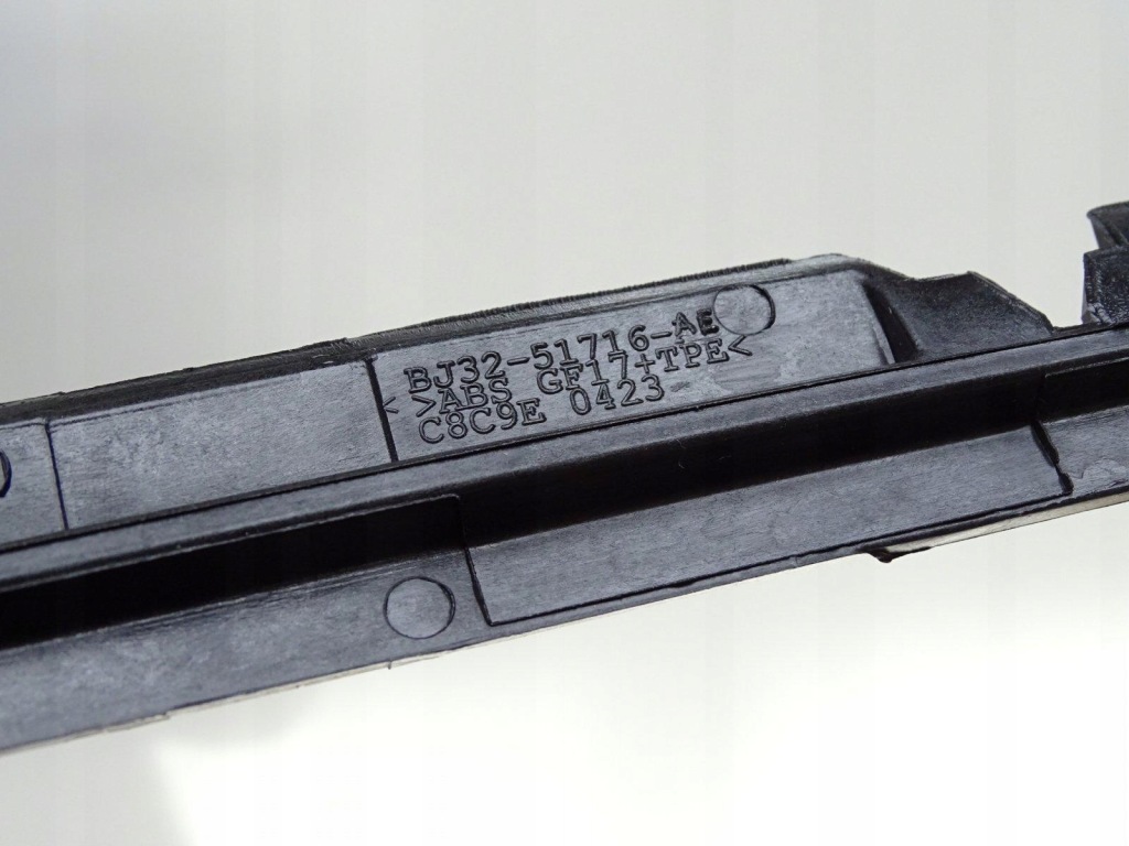 фото №3, Молдинг крепёжная стойка a range evoque 2011-2019