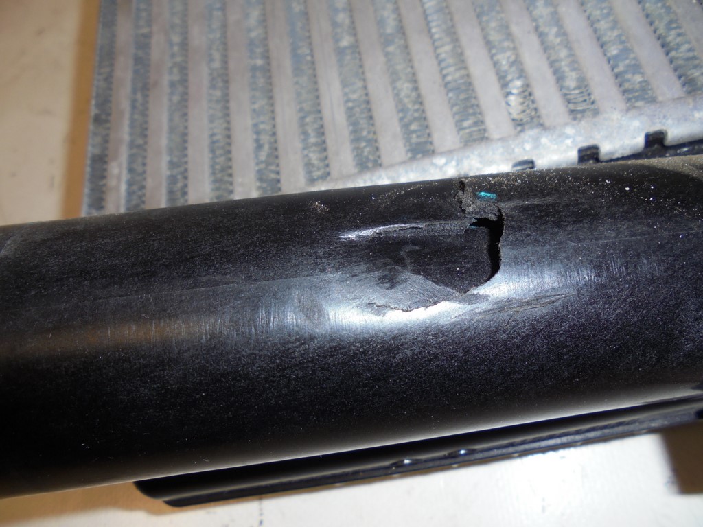 Радиатор интеркулер 1.3 tce renault arkana 22r. 144966225r с Разборки