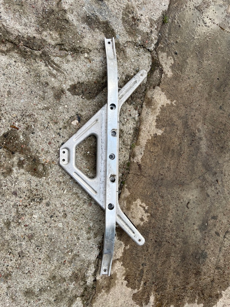 фото №1, Audi q7 4m кронштейн кронштейн 4m0805645