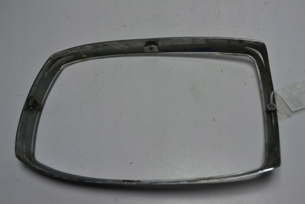 Mercedes w114 w115 рамка хром передньої лампи Ціна