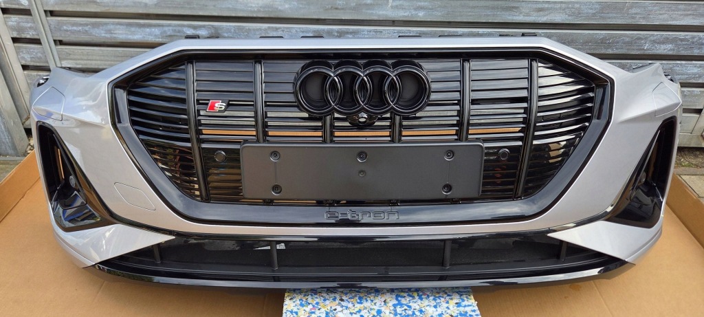 Audi e-tron s перед комплектний  lz7g капот фари радіатор бампер крила в Україні