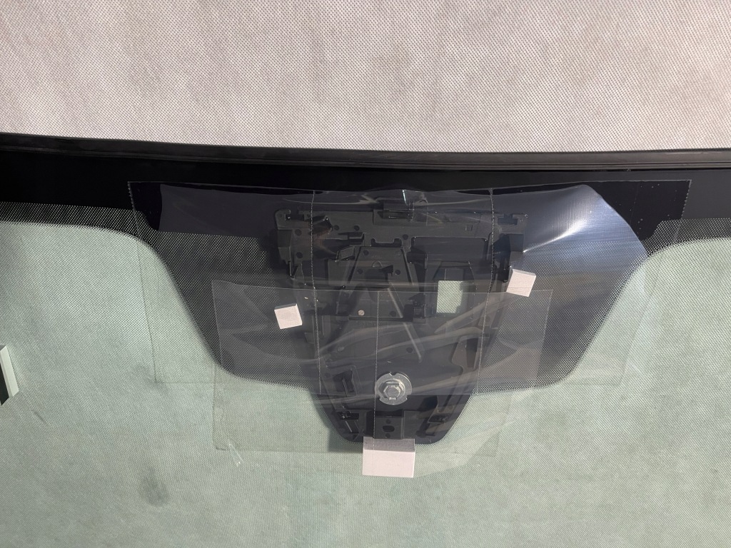 Стекло передняя лобовое mazda 3 hud acoustic po 2019- в Украине