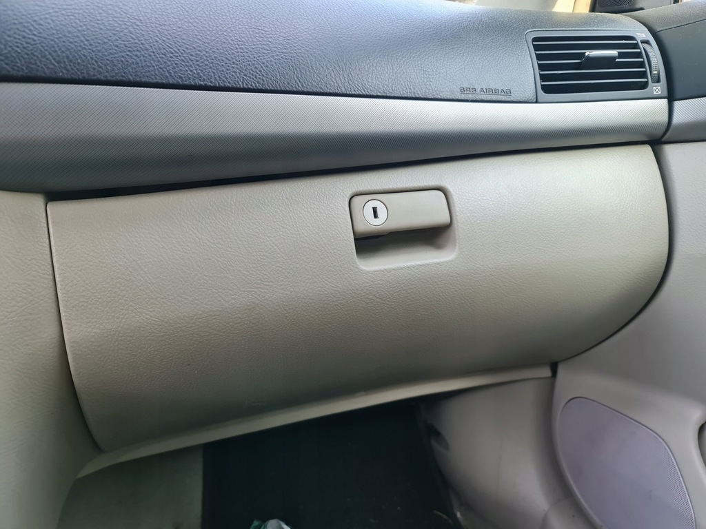 фото №1, Бардачок пассажира toyota avensis t25 sedan